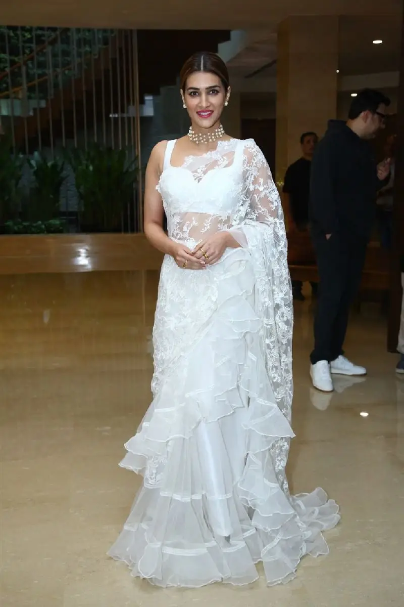 Kriti Sanon Charming Stills In White Saree Sleeveless Blouse